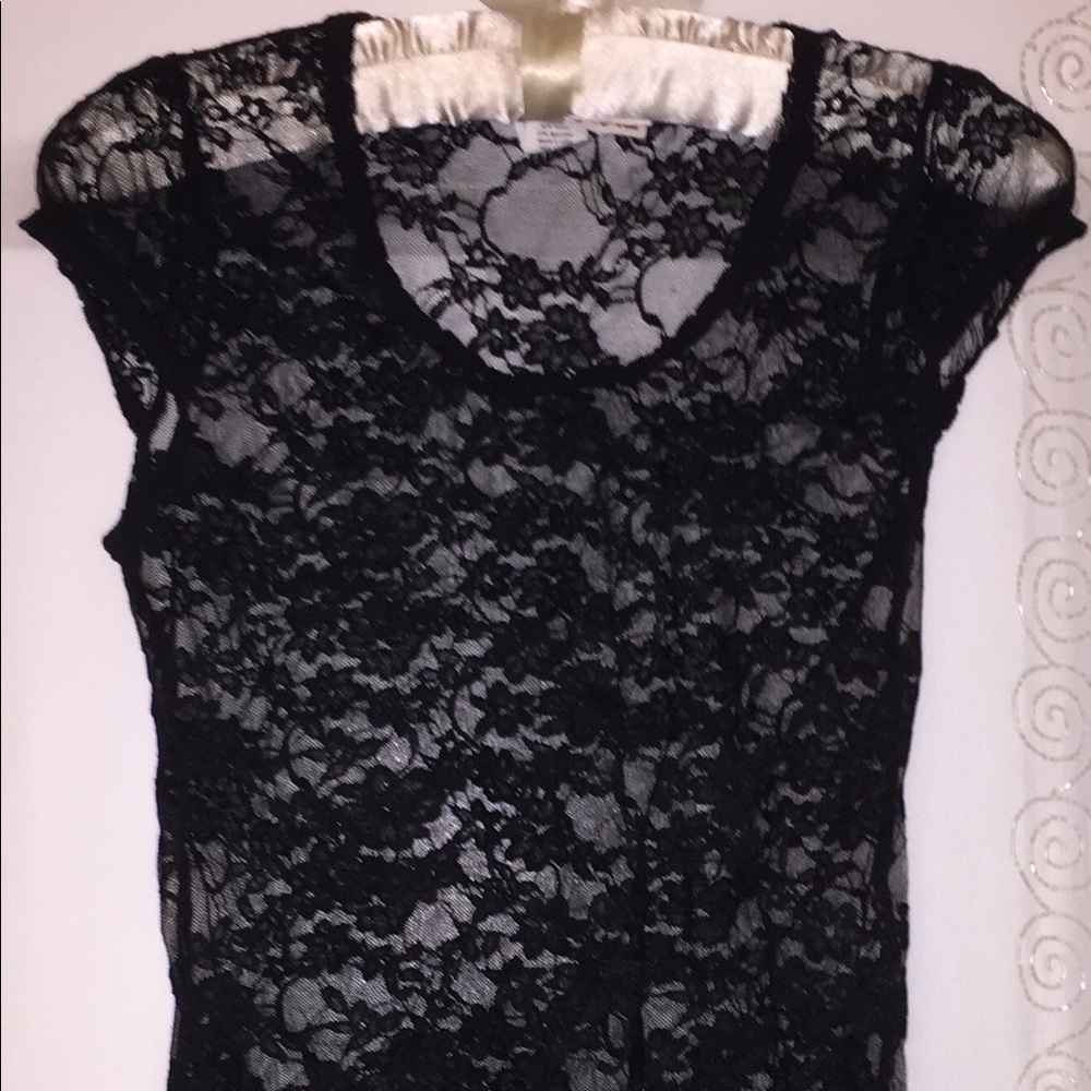 See thru round neck lace top